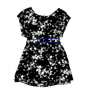 Motherhood Maternity Zip up in the back Tye waist Blouse